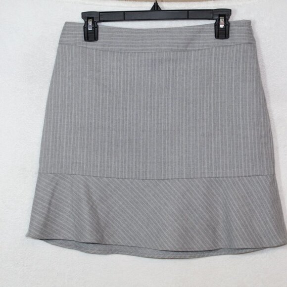 Banana Republic gray pinstripe wool trumpet hem skirt - Picture 4 of 11